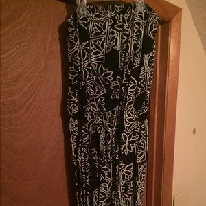 Sleeveless, long romper. Very comfortable!